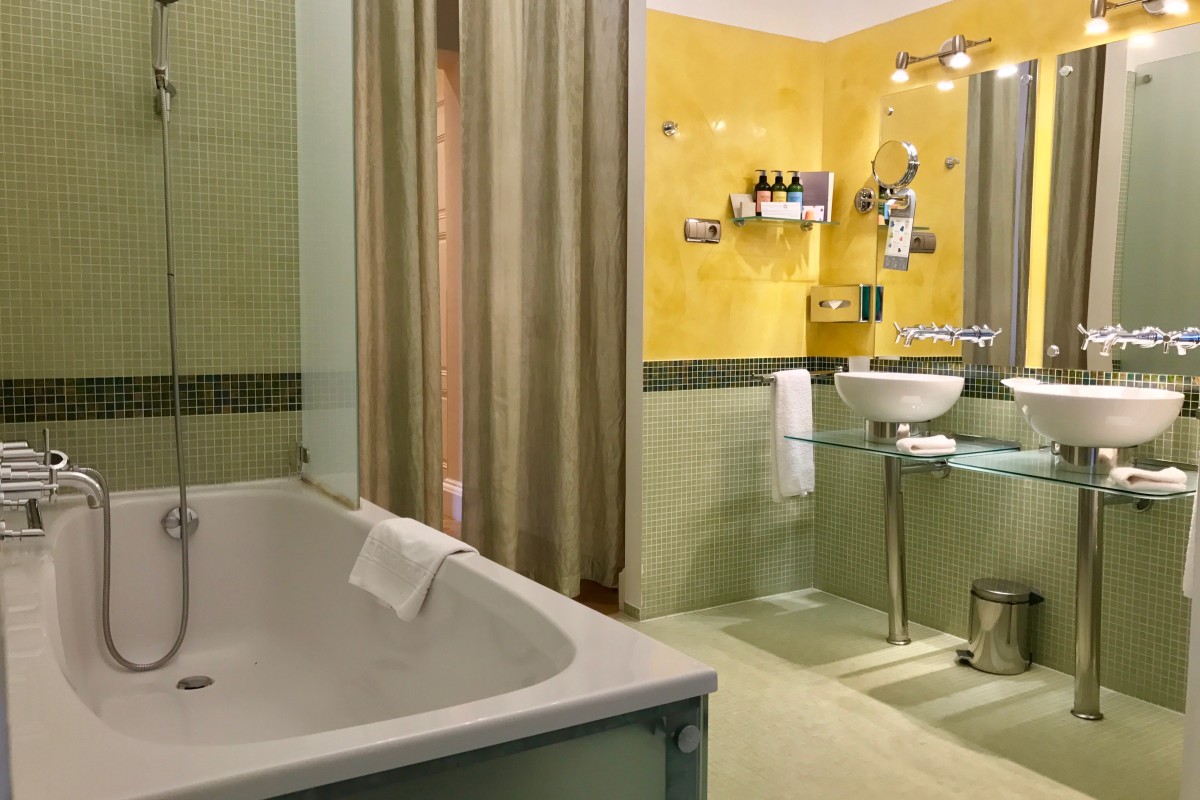 Deluxe Suite - River View X (4).jpg