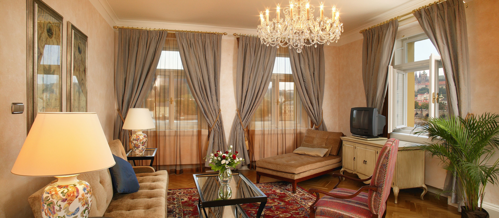 Deluxe suite - river view