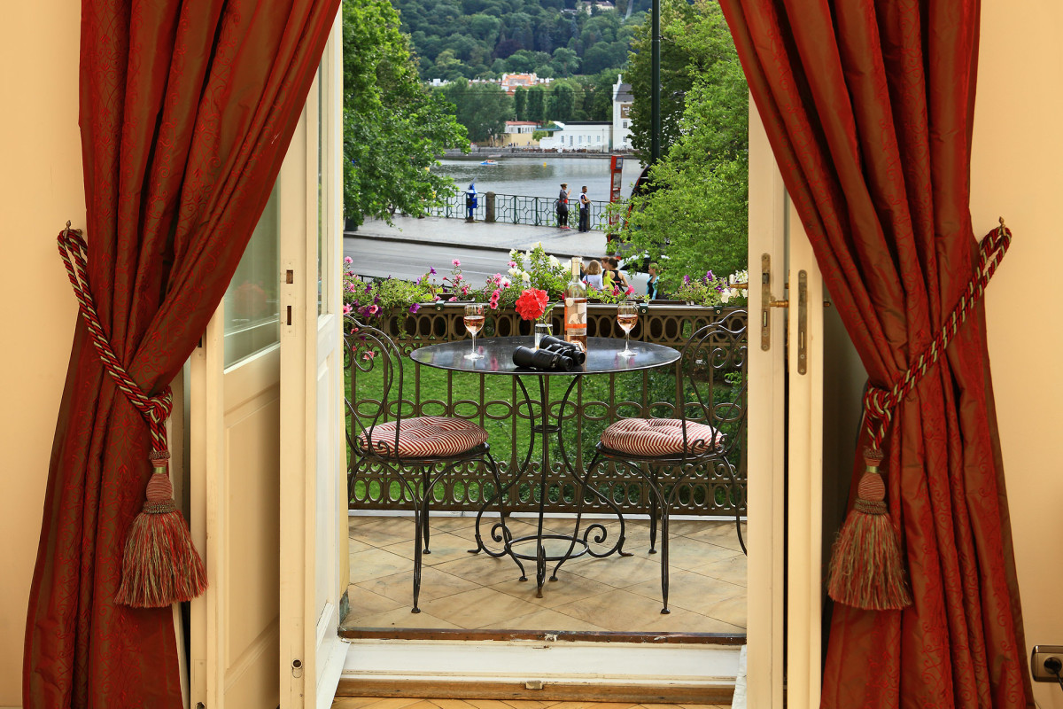 Deluxe Suite - River View (25).jpg