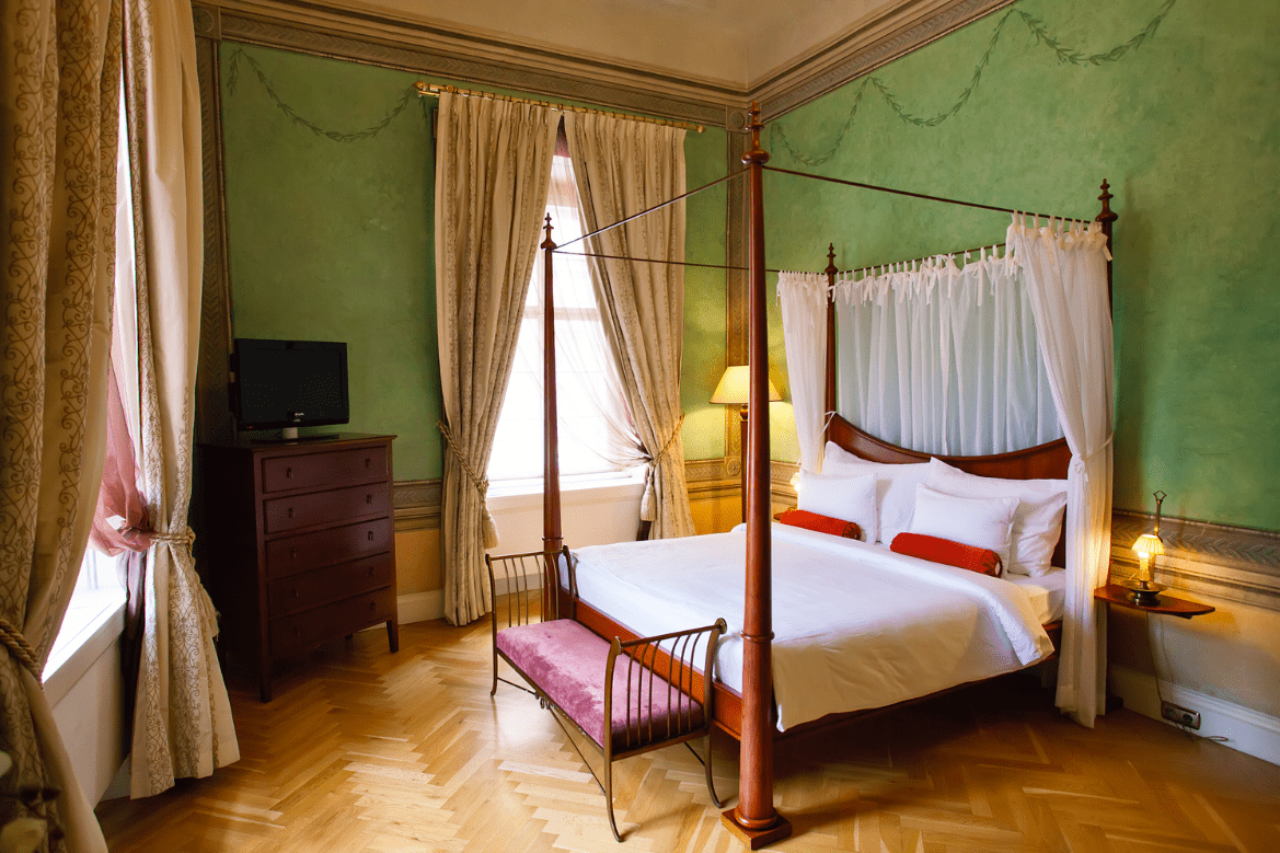 Deluxe Suite (1).png