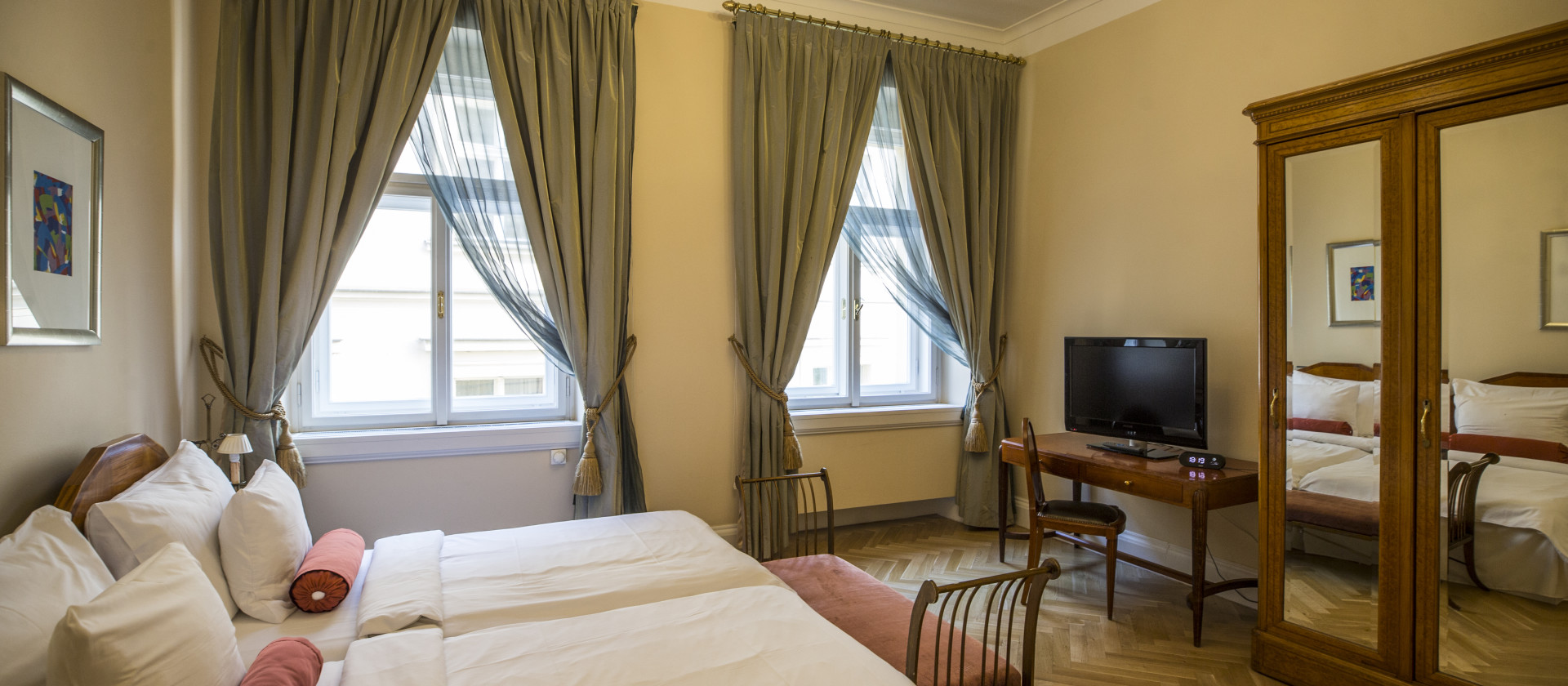 Lutetia suite