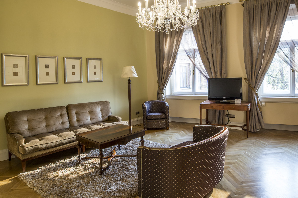 Lutetia suite3.JPG