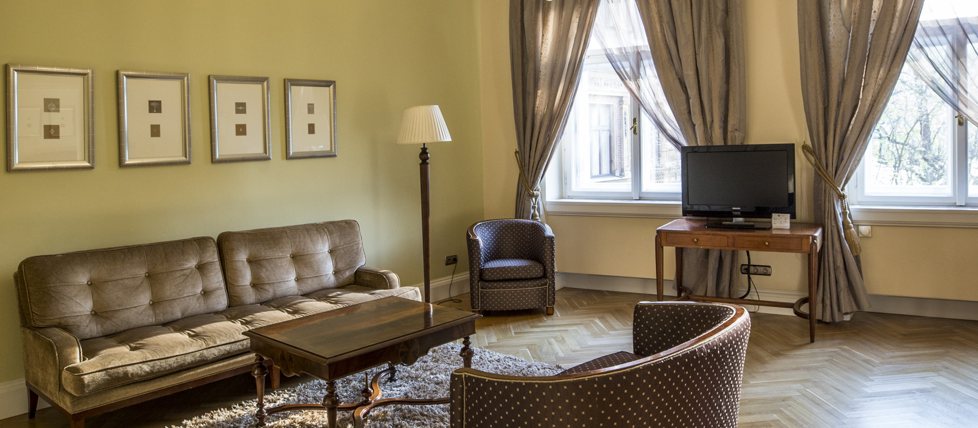 Lutetia suite