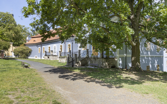 Zahradní bistro - FOOD MARKET v zámeckém parku Peruc