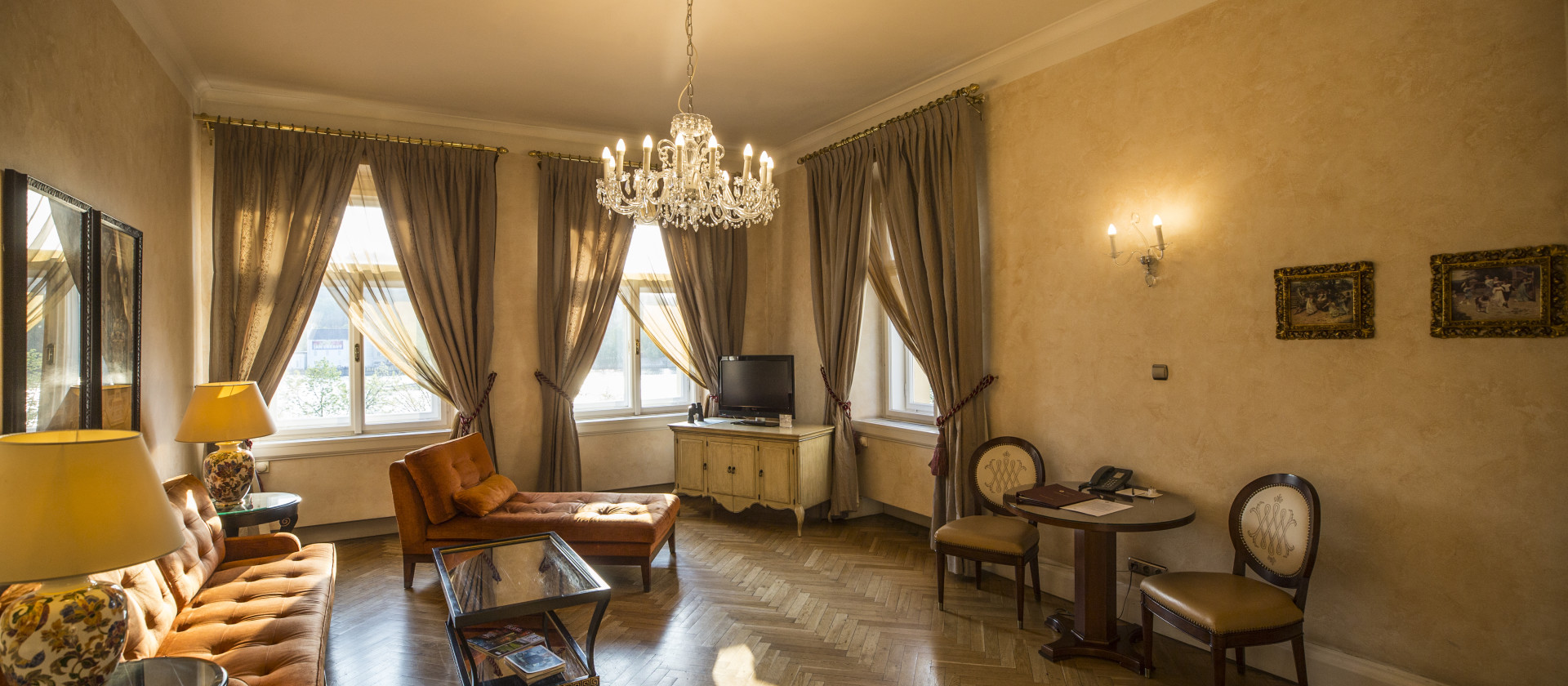 Deluxe suite - river view