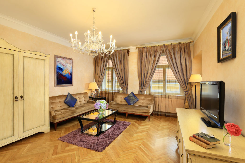 Deluxe Suite (4).jpg