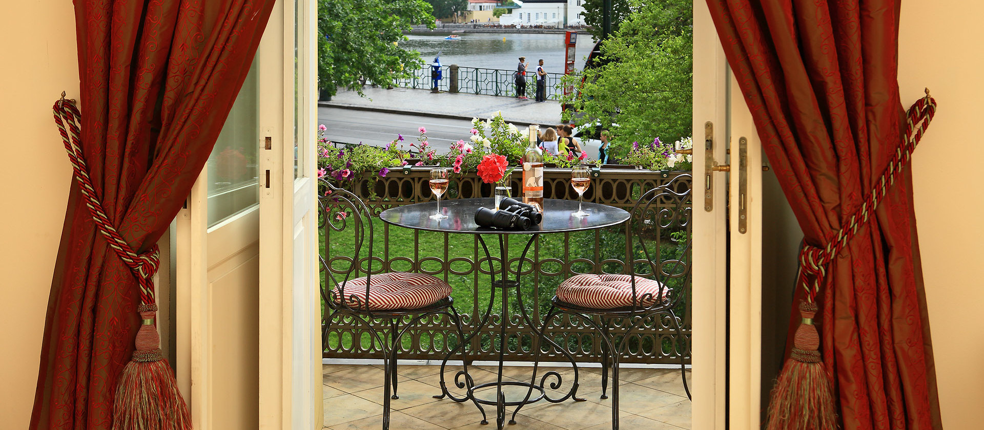 Deluxe suite - river view