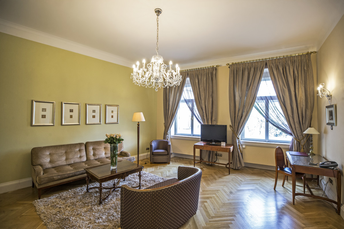 Lutetia suite.JPG